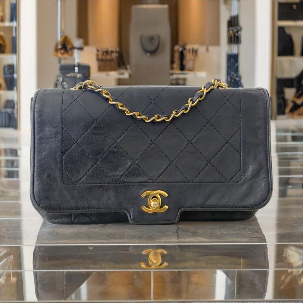 AUTHENTIC Chanel Medium Lambskin Diana Flap Handbag Crossbody